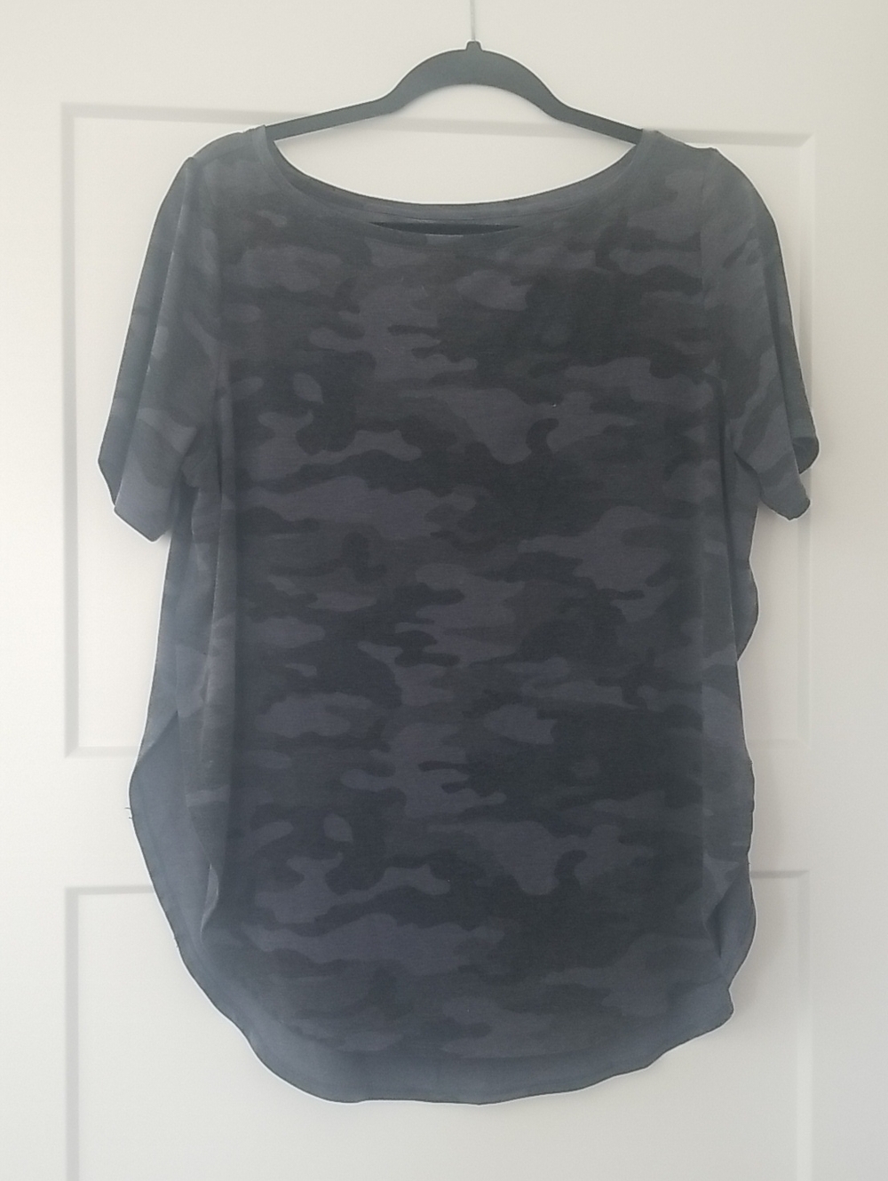 GAP Dark Gray Camo Short Sleeve Tee